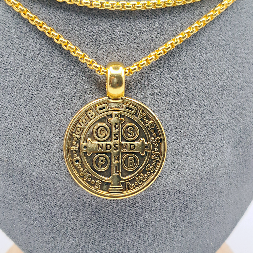Medalla de San Benito: DOrada
