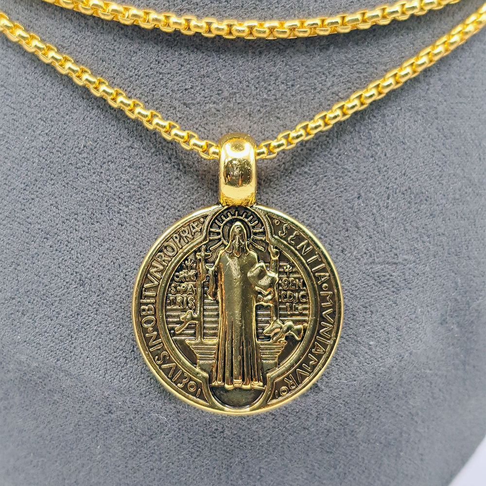 Medalla de San Benito: DOrada